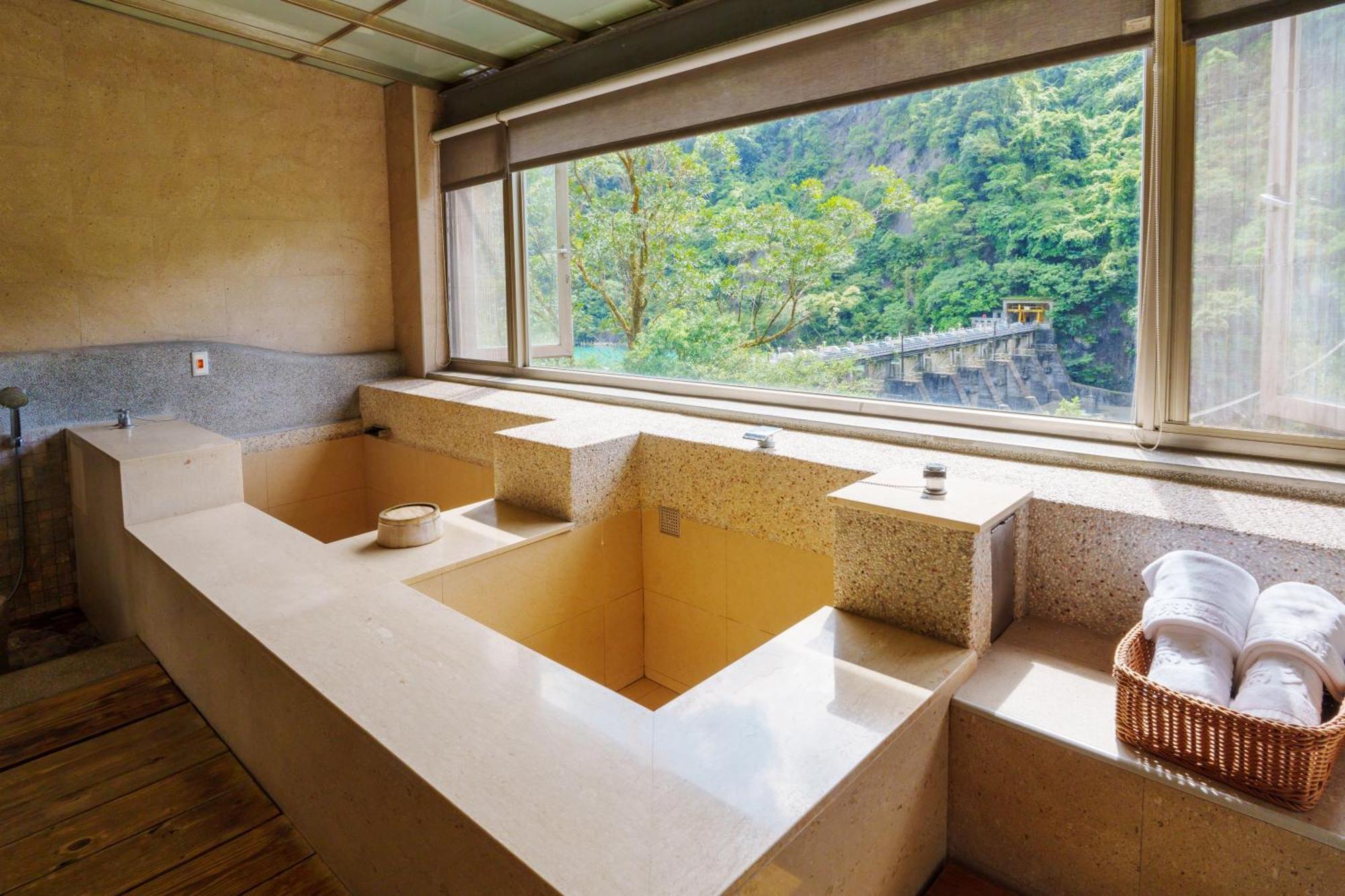 Spring Spa Hotel Wulai Extérieur photo