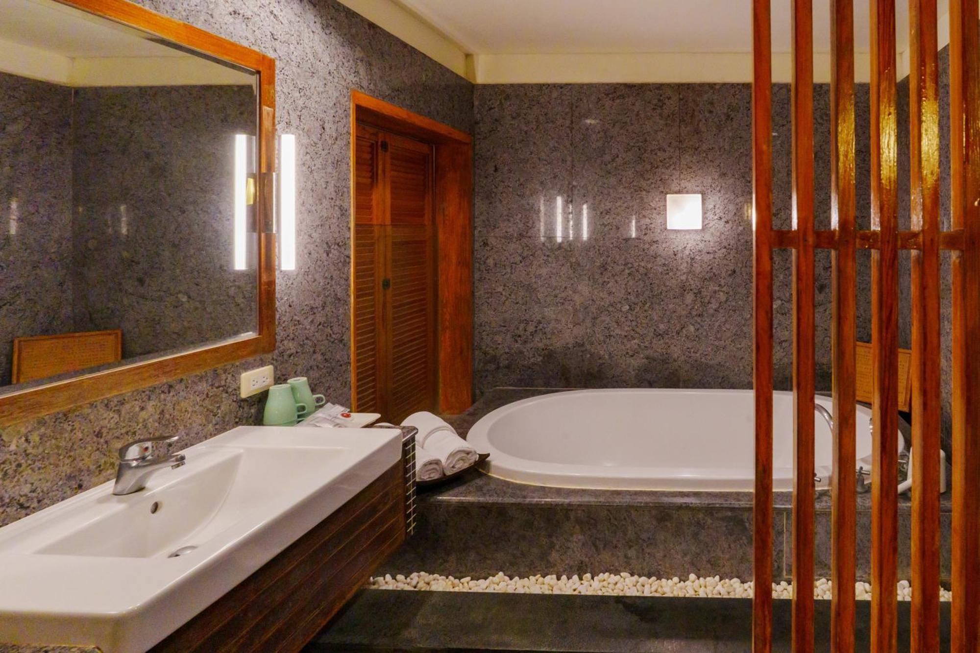 Spring Spa Hotel Wulai Extérieur photo