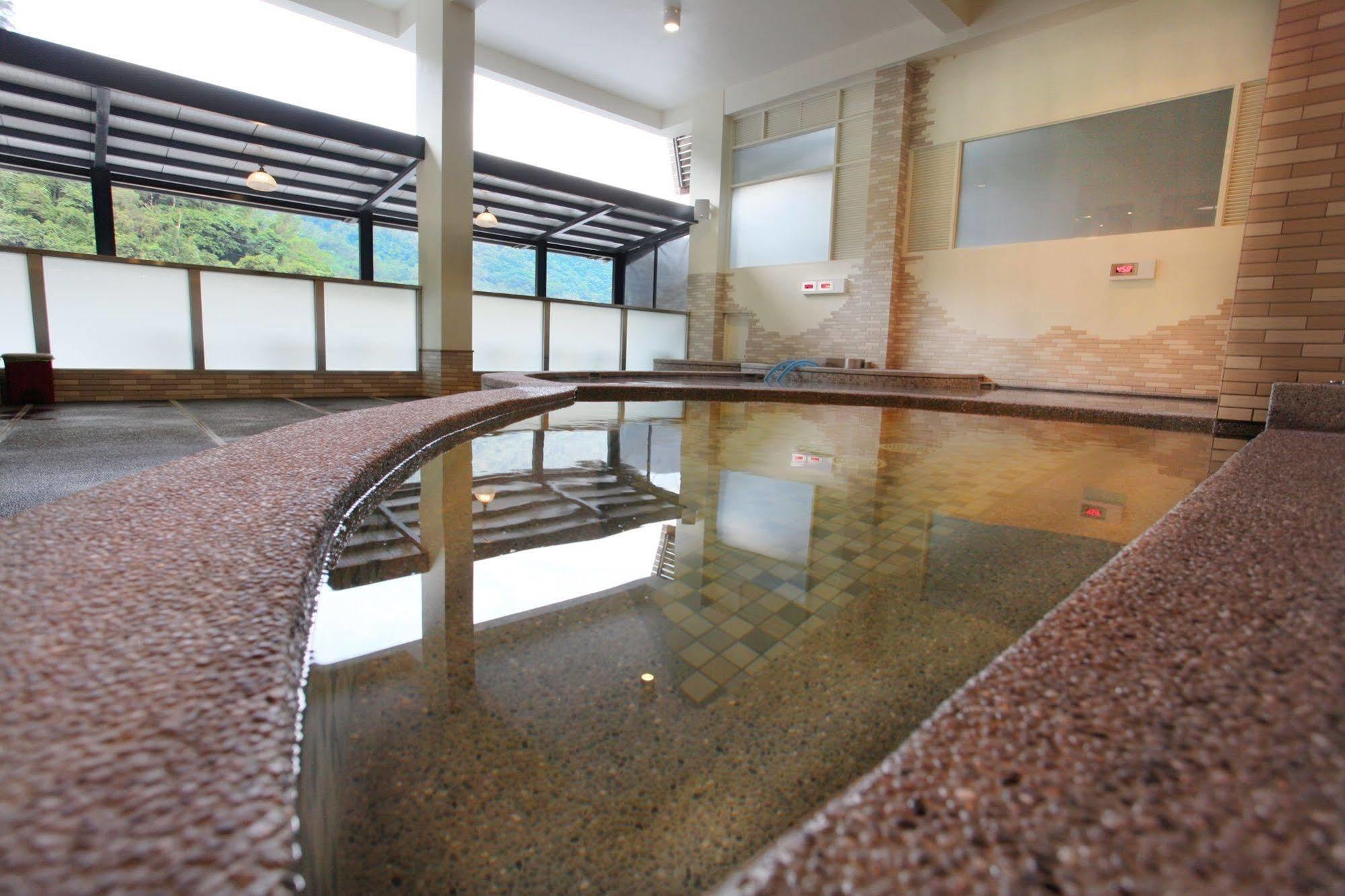 Spring Spa Hotel Wulai Extérieur photo