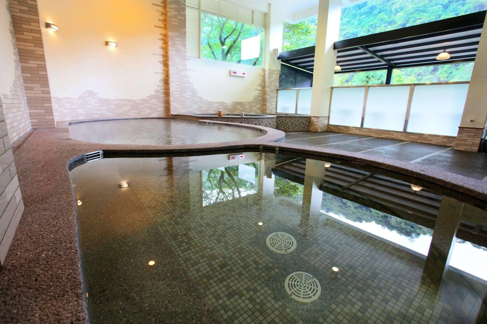 Spring Spa Hotel Wulai Extérieur photo