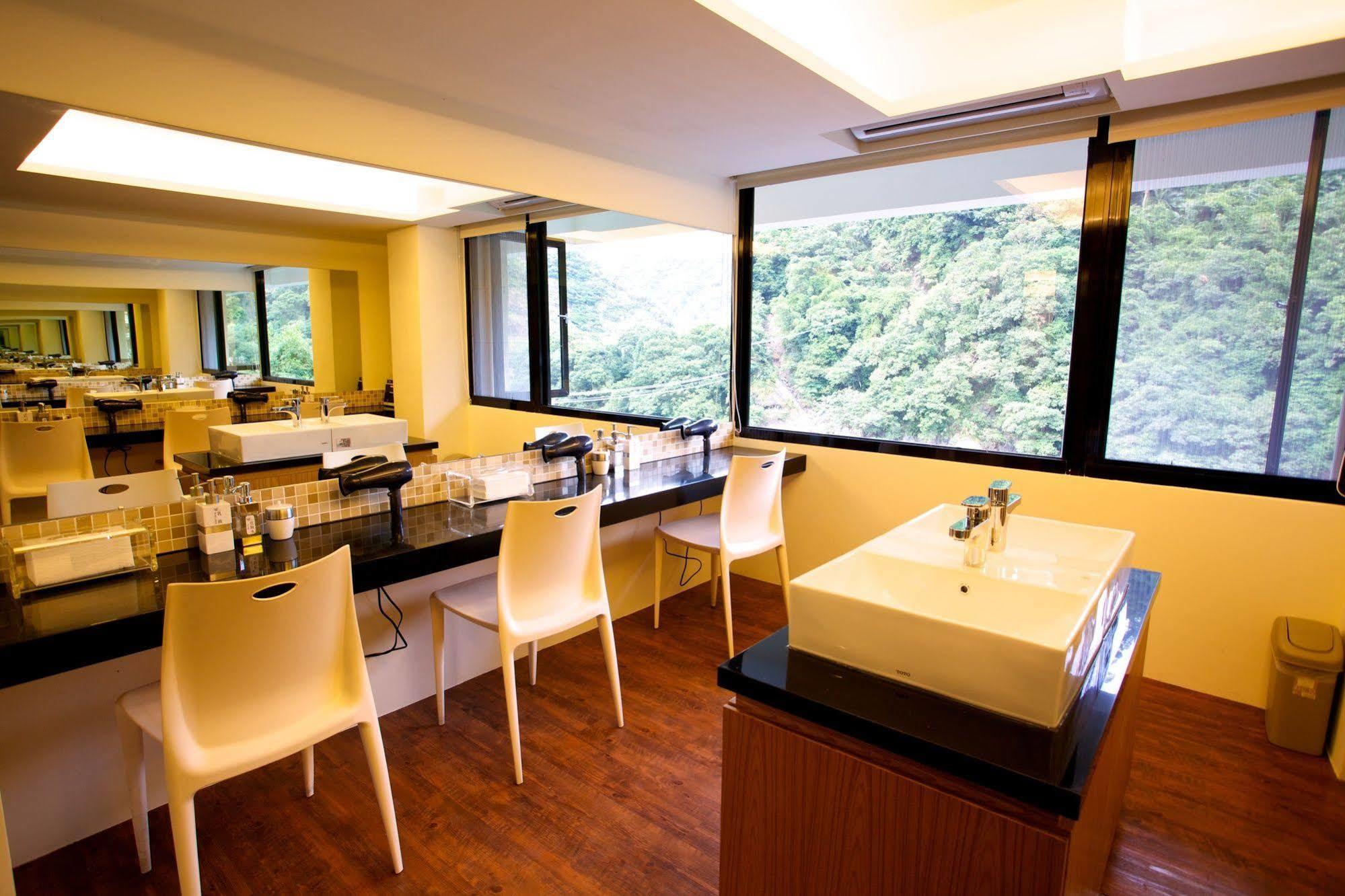 Spring Spa Hotel Wulai Extérieur photo
